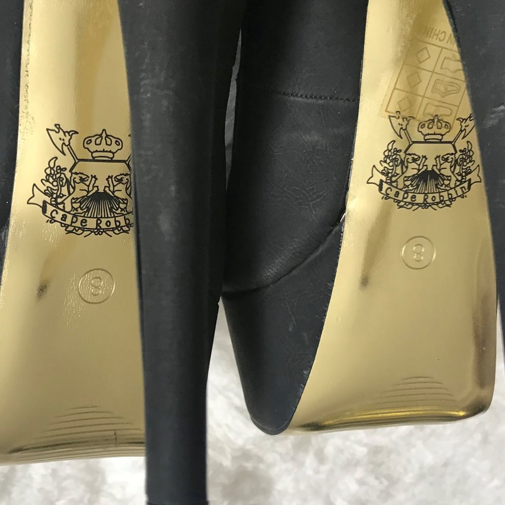 Closed Toe Heels - image 5